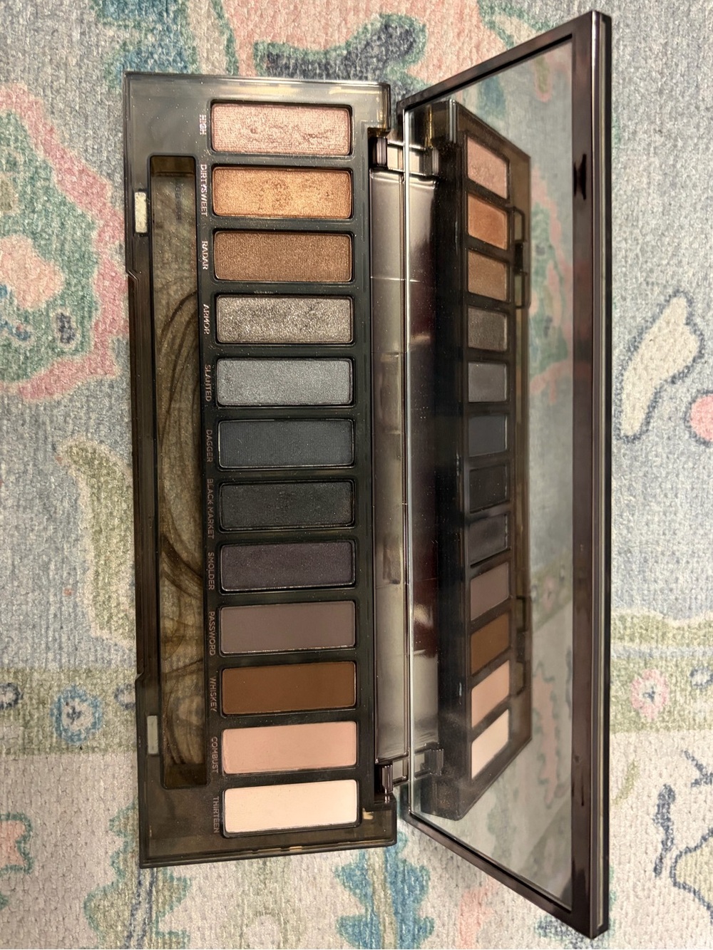 Urban Decay Naked Smoky Palette - Picture 3 of 3